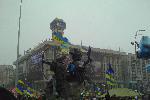 Евромайдан 7.12.2013 - удачно дополненный монументик