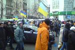 Евромайдан 7-8.12.2013 - некоторым впадлу митинговать пешком, кто-то едет медленно на машине