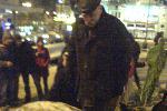Евромайдан - вечер 9 декабря - "Я так хотел на нём постоять, ооо, оо, ааа, прямо оргазм" (дед с фотки) - удовлетворился дед, мечта сбылась