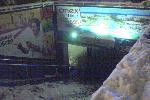 Евромайдан - вечер 9 декабря - на лестнице расстелена плёнка и листы пластика, чтобы менты споткнулись