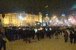 Евромайдан - вечер 9 декабря - метро Крещатик сверху закрыто, надо снова через Майдан идти