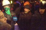 Евромайдан - ночь нападения - 11 декабря - Телеканал Украина, берут у кого-то коммент