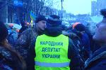 Евромайдан - ночь нападения - 11 декабря - World of Maidan - желтый шмот с надписью "Народный депутат Украины" - неуязвимость к ночным эльфам Альянса в шлемах и с дубинками