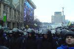 Евромайдан - ночь нападения - 11 декабря - А вот и "ночные эльфы Альянса", мордатенькие. И кто-то с Майдана попал в кадр