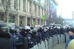 Евромайдан - ночь нападения - 11 декабря - Кажется, он смотрит на то, как я его фоткаю