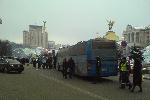 Евромайдан - ночь нападения - 11 декабря - Пока пили пиво, менты ушли. Отстояли баррикаду :)