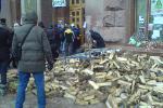 Евромайдан - ночь нападения - 11 декабря - Теперь автобусы не подъедут вплотную, дрова рассыпали