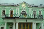 Резиденция ПК (патриарха Кирилла). На ленточках - старый белорусский флаг?