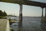 Мост через Каму. Технический этаж замотан каким-то проводом... Руками трогать не стали