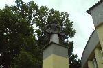 Во дворе кукольного театра Воронежа. На кол, что ли, посадили?
