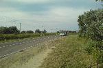 Этот автобус с рабочими подвёз меня и группу автостопщиков 10 км до ближайшего "города"