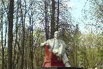 Бор. Парк Культуры. Ленин - то ли на огромном унитазе, то ли на наковальне...