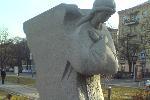 Люблю фильм "Чужие", там где люди в стенах в коконах. Наверно, потом из груди у неё бронзовая девочка вылазит.